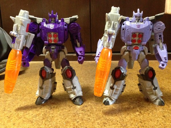Side By Side Comparisons Of Legends Series And Titans Return Hardhead Skullsmasher & Galvatron  (2 of 13)